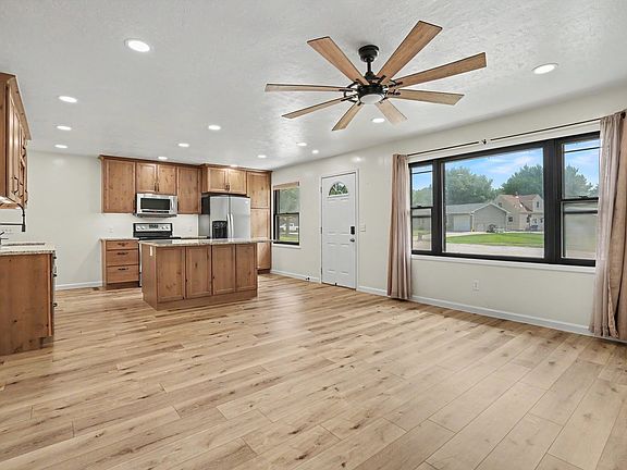 3rd image of 4646 Madison Ct