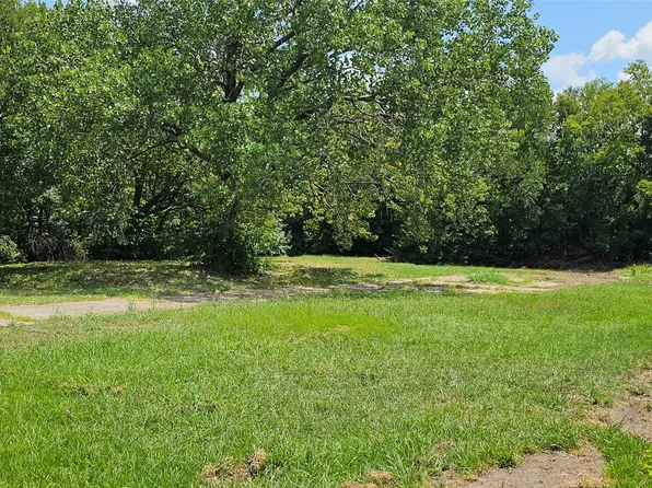 2724 Hickory Tree Rd, Balch Springs, TX 75180