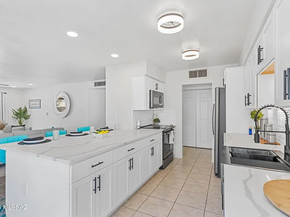 9861 E 2nd St, Tucson, AZ 85748