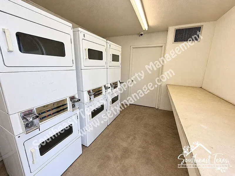 801 W Gibson St — Photo 3