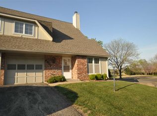 2907 SW Foxcroft 2 Ct, Topeka, KS 66614