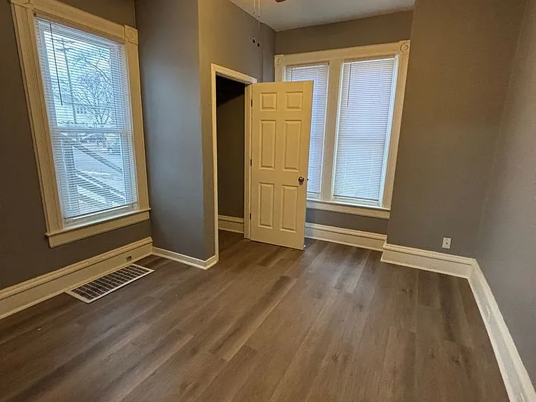 810 Cameron Ave — Photo 3