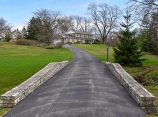 1495 Dunbar Rd, Inverness, IL 60067