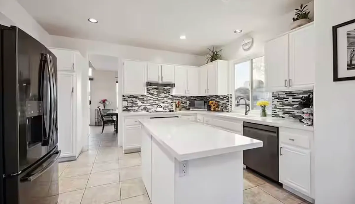 3 bed, 2134 sqft, $4,000 — Photo 3