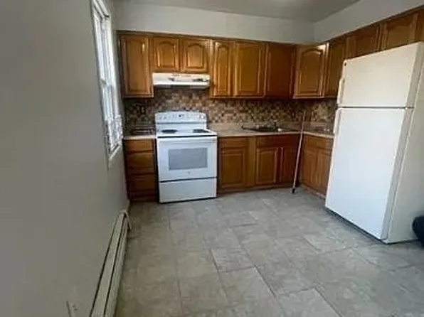 64 3rd St #C, Elizabethport, NJ 07206