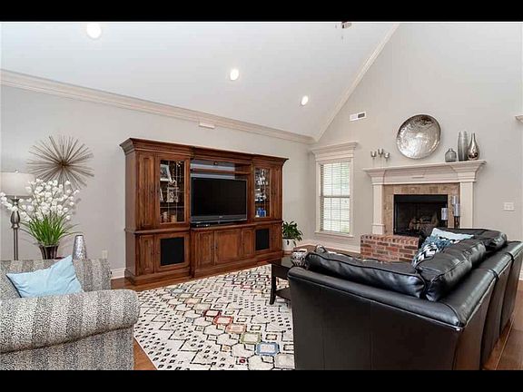 4th image of 6409 S 42nd St