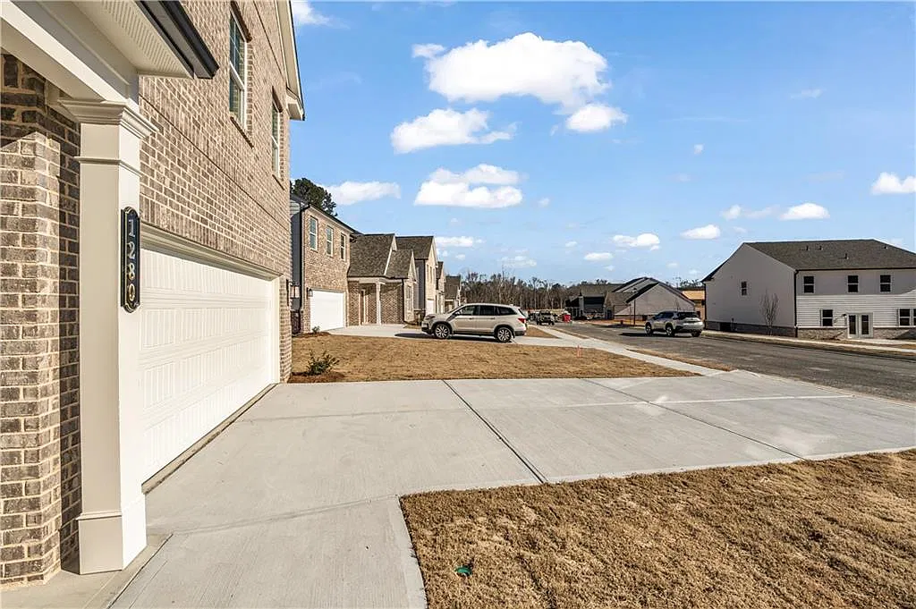 4 bed, 2.5 bath, 2729 sqft, $3,000 — Photo 4