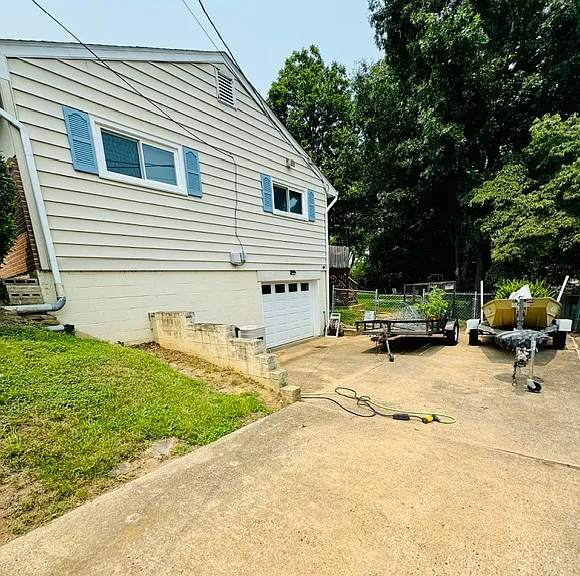 208 Surrey Rd — Photo 19