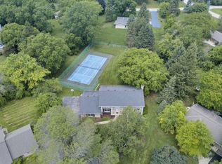 2865 Farm Hill Ct, Brookfield, WI 53005