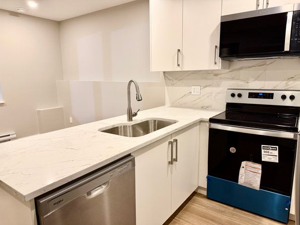 (undisclosed Address), North Vancouver, BC V7N 1R1