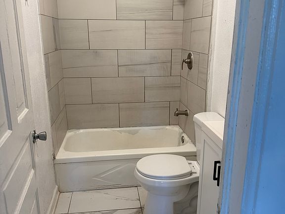 4th image of 1219 Kewaunee St #1