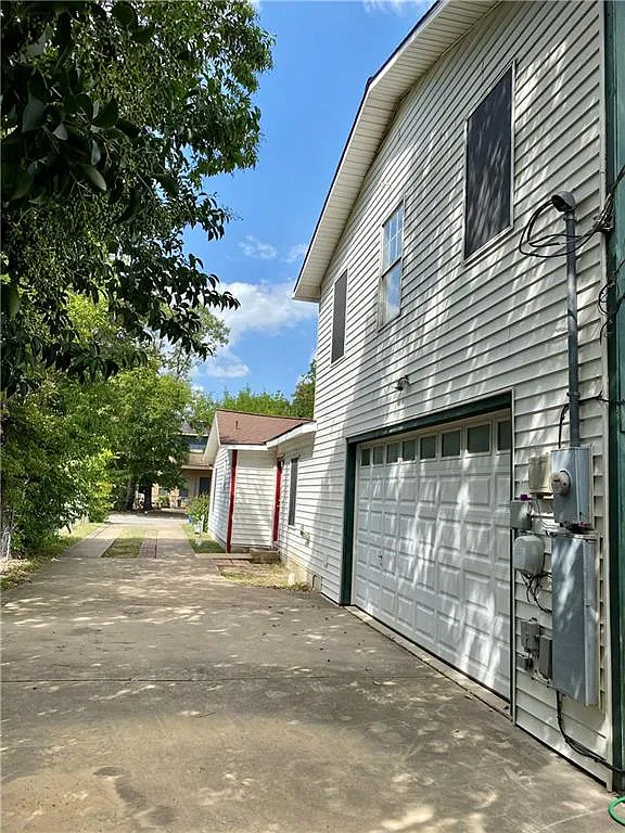 5 bed, 1760 sqft, $3,495 — Photo 1