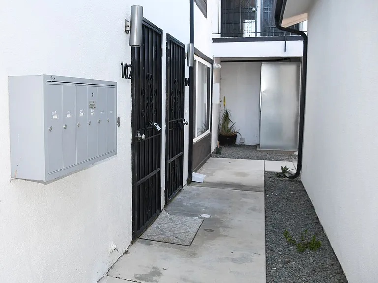 994 Valencia St — Photo 34