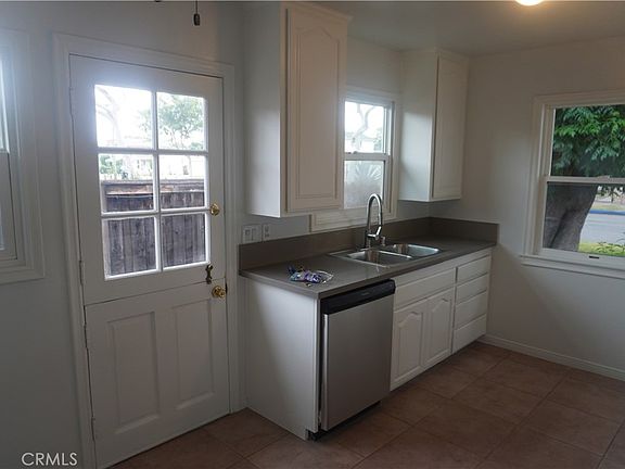 3rd image of 2528 W Flower Ave