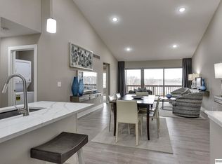 17045 Hawthorne Ave, Omaha, NE 68118