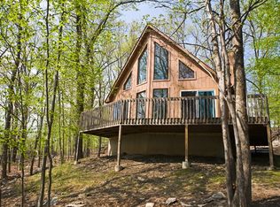 105 Eton Ct, Bushkill, PA 18324