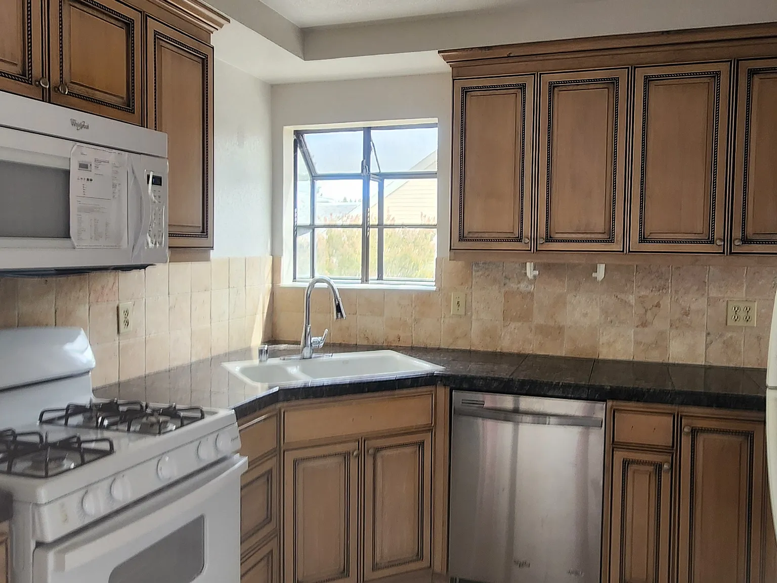 2 bed, 1014 sqft, $1,850 — Photo 4