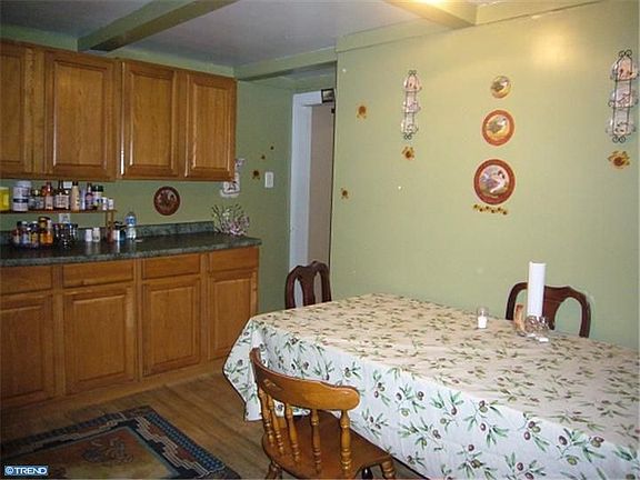 3rd image of 105 Crawford St