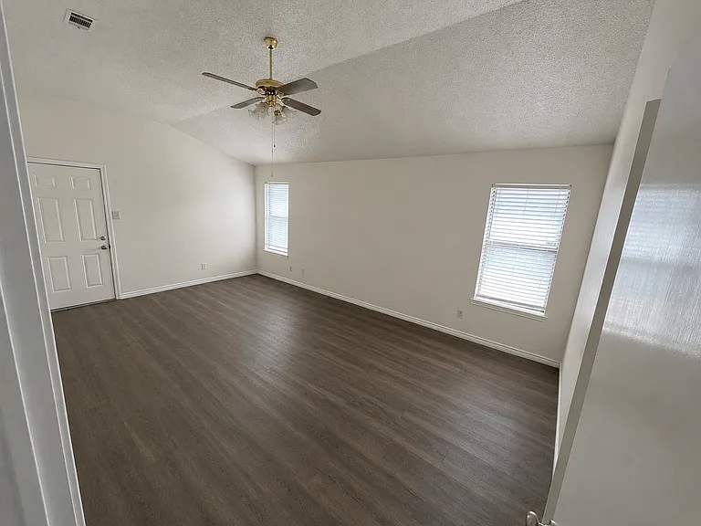 2881 Fenwick St — Photo 22