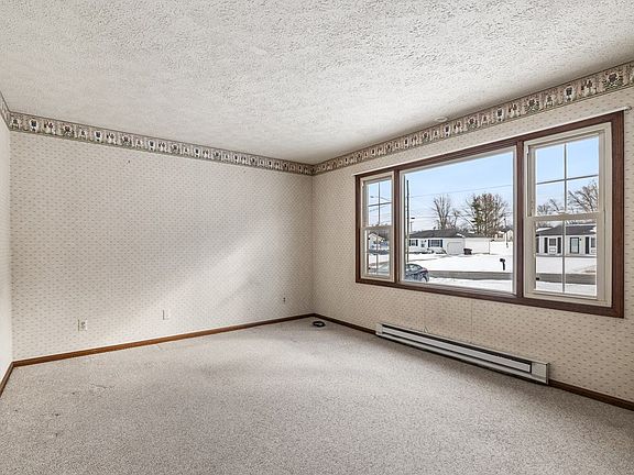 3rd image of 1720 Victoria Ct