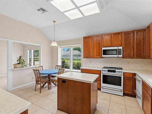 4th image of 101 Cedar Ridge Dr