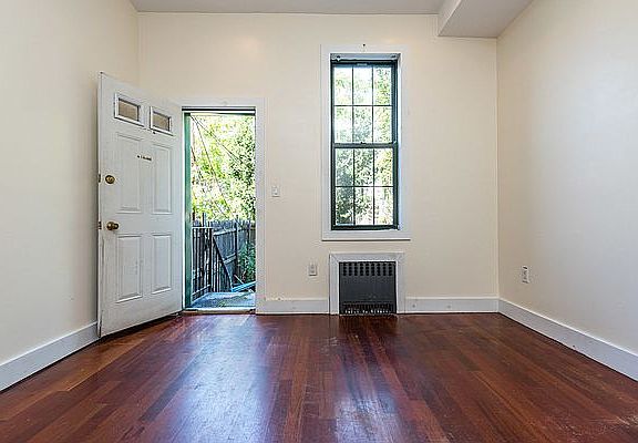 5th image of 59 Wilson Ave APT 1R