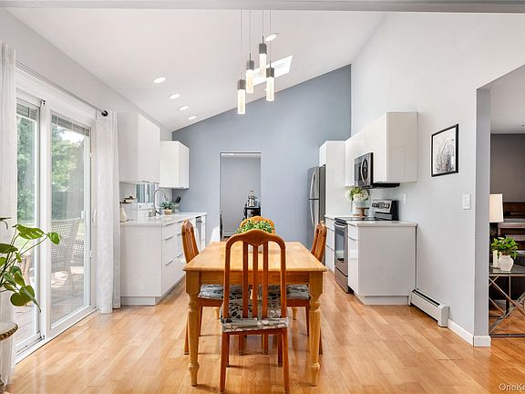 4th image of 4 Shelley Court