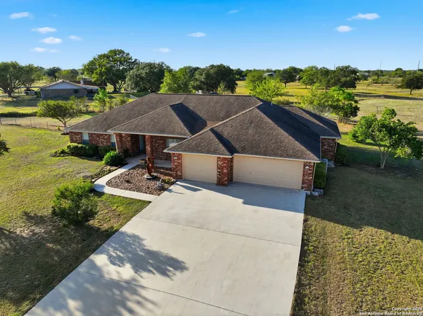 212 Sunbelt Loop E, Seguin, TX 78155