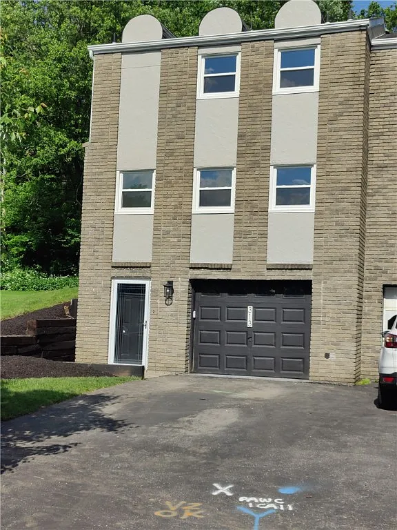 313 Joan Of Arc Ct photo 1