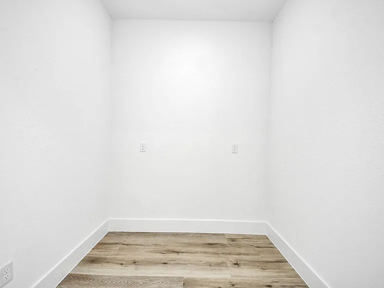 3524 Rebecca St — Photo 23