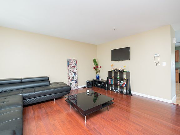 Large Open Living Rm