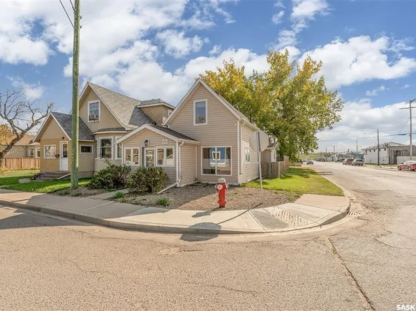377 Fairford STREET W, Moose Jaw, SK S6H 1V8