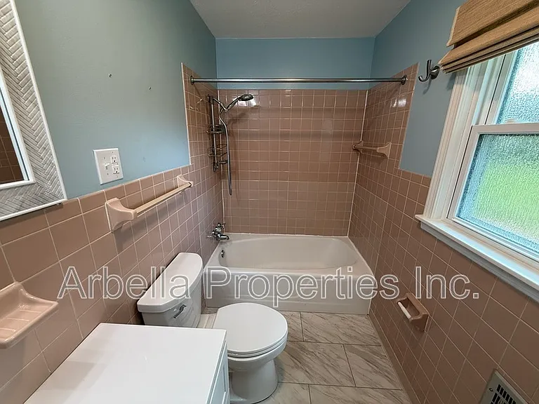 1713 Seward Dr — Photo 23
