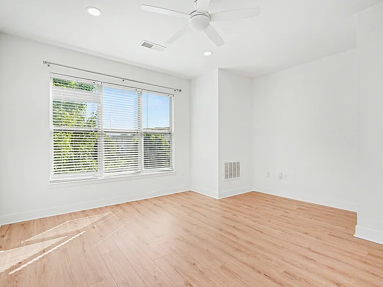 1032 Skyline View Way — Photo 12