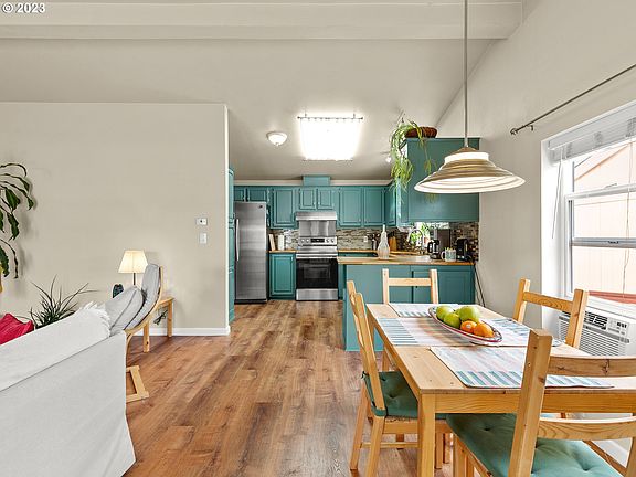 5th image of 1709 NE 78th St Unit 21