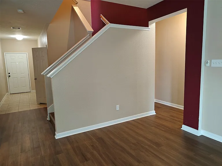 7915 Moss Springs Ct — Photo 17