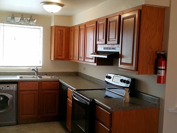 4th image of 942 Thomas Ave #2