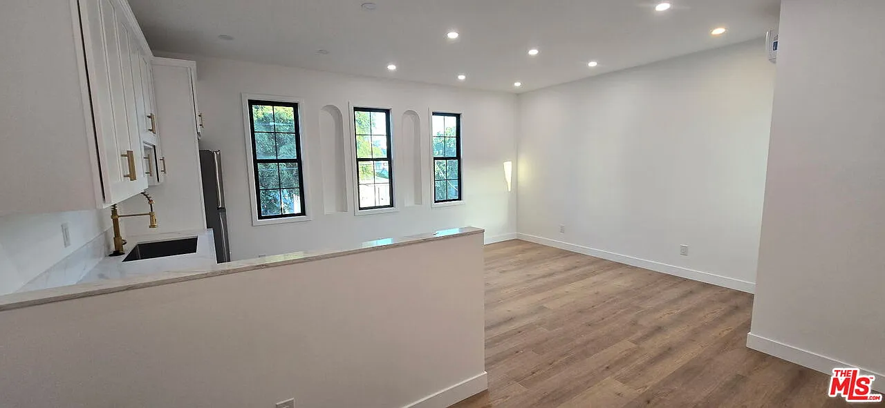 1047 Irolo St — Photo 4