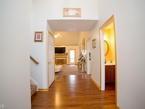 4th image of 1420 Saint Charles Ct