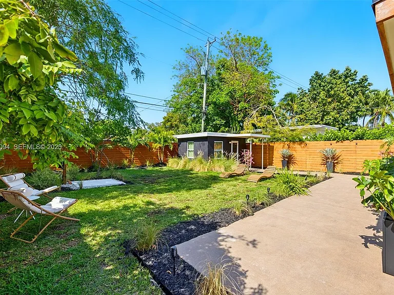 1363 Biarritz Dr — Photo 26