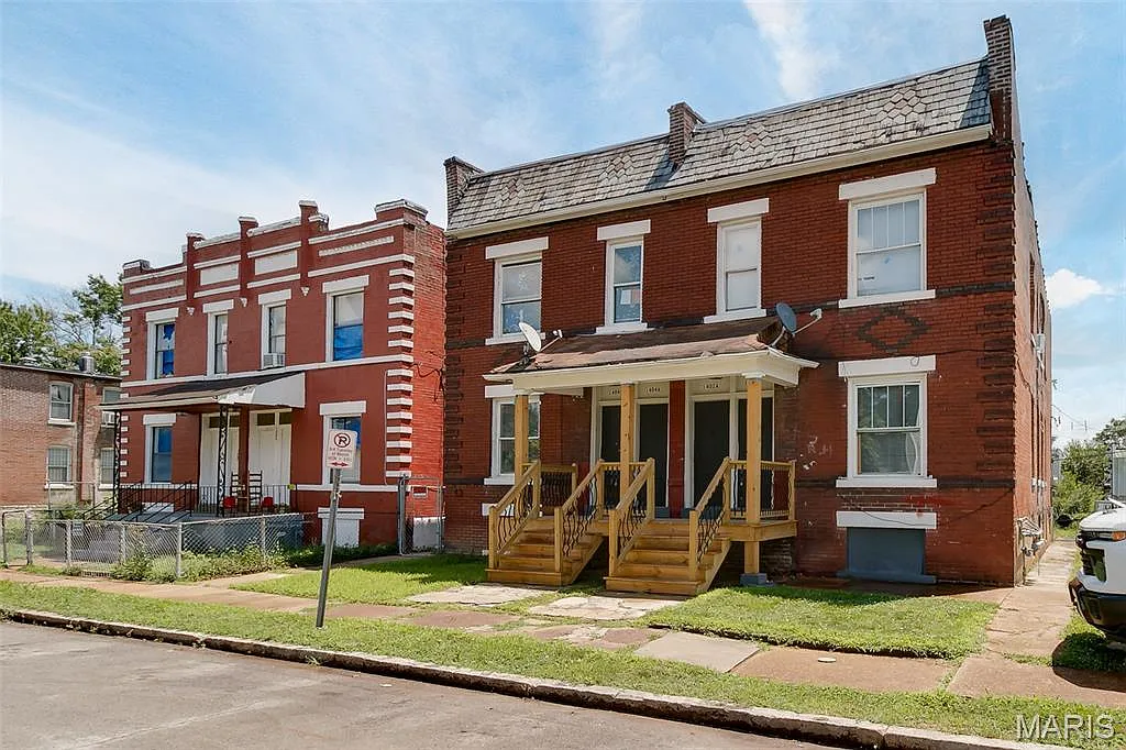 1402 Granville Pl photo 1