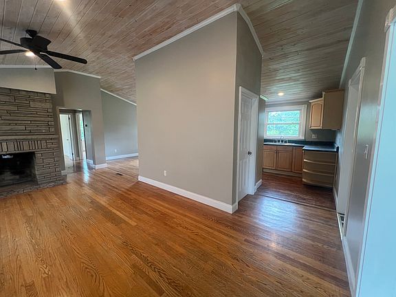 5th image of 802 Mullins St