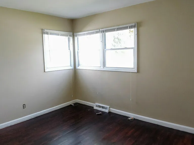 13164 Sherman Ave — Photo 6