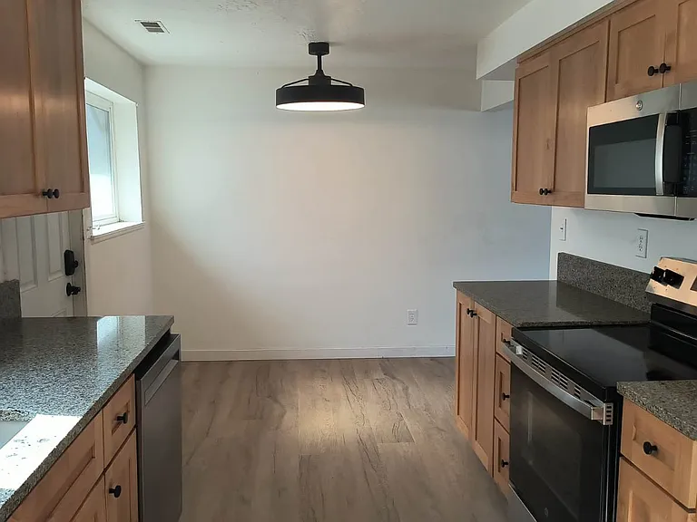 4012 N Vera St #4012 — Photo 6