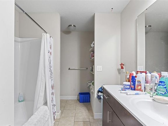 4th image of 9308-9310 N Robinhood Ave