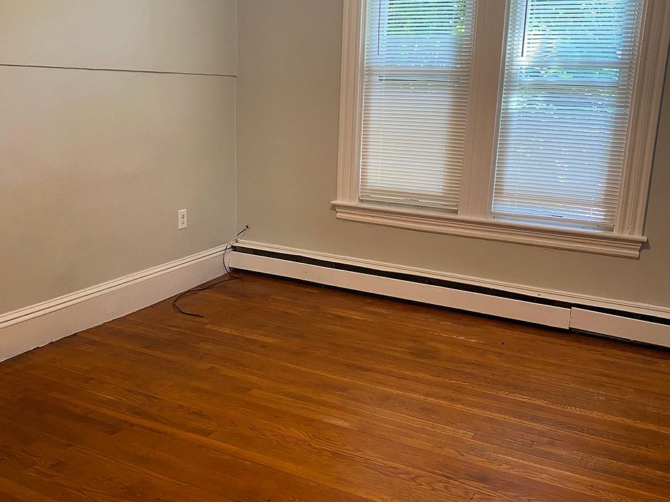 2nd image of 365 Crescent St #10