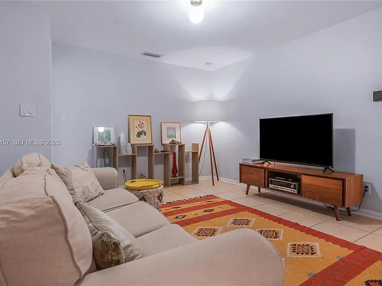 4042 Greenwood Dr — Photo 6