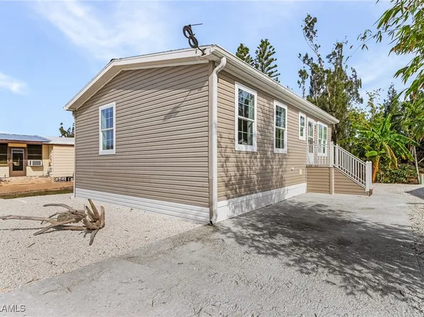 7264 Drum Dr, Saint James City, FL 33956
