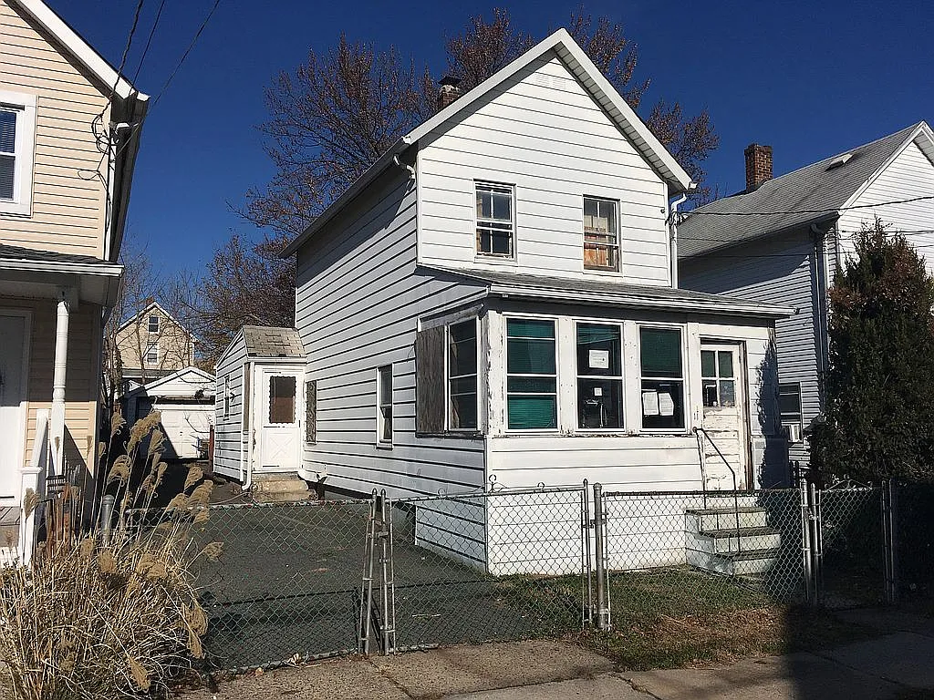 11 Henry St photo 1