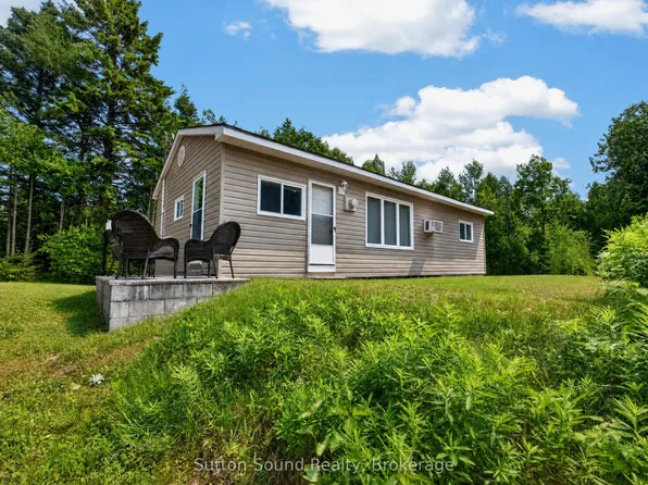 24 Isabella St, South Bruce Peninsula, ON N0H 2T0